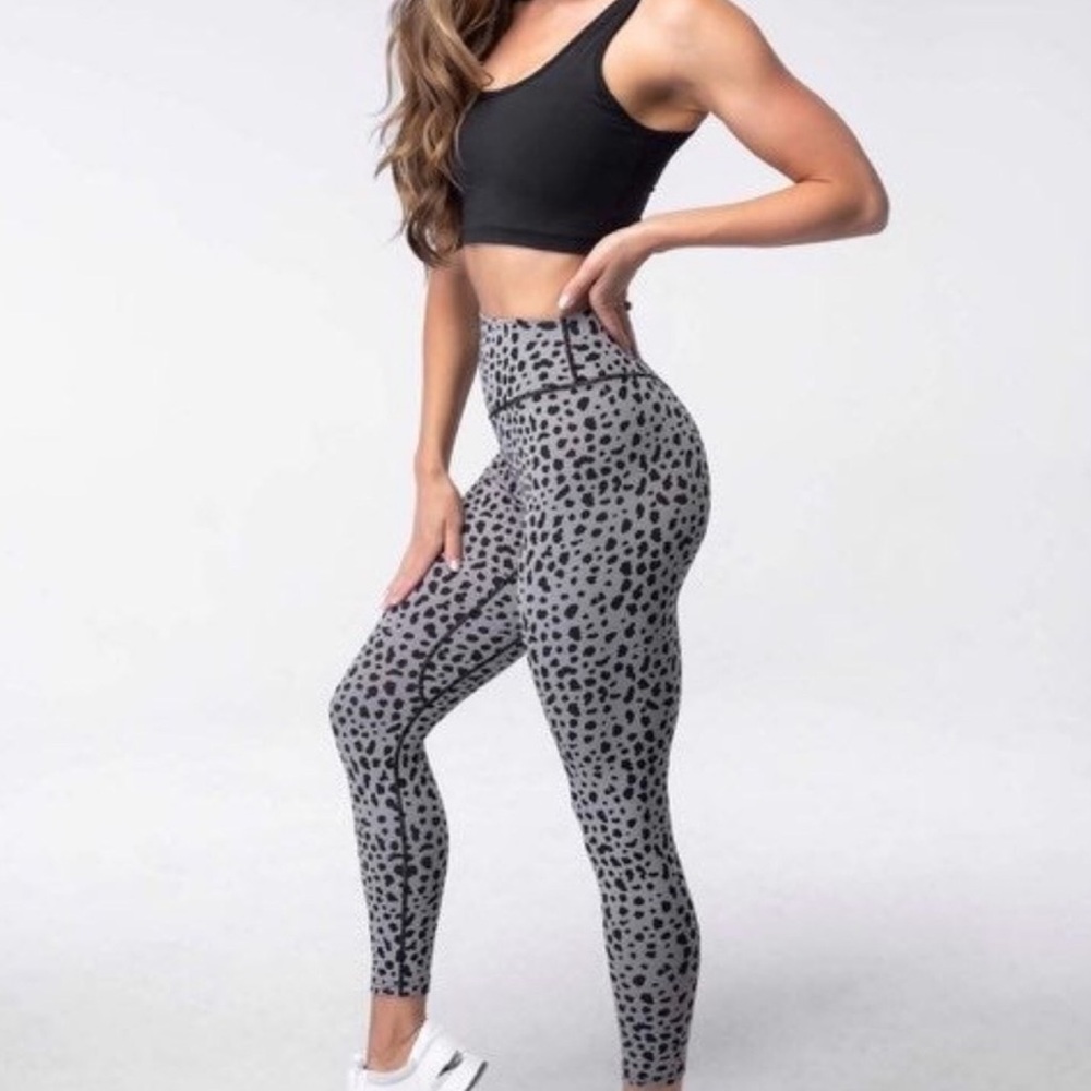 Balance Athletica (Vitality) Snow Leopard Midnight Ascend Legging Size S